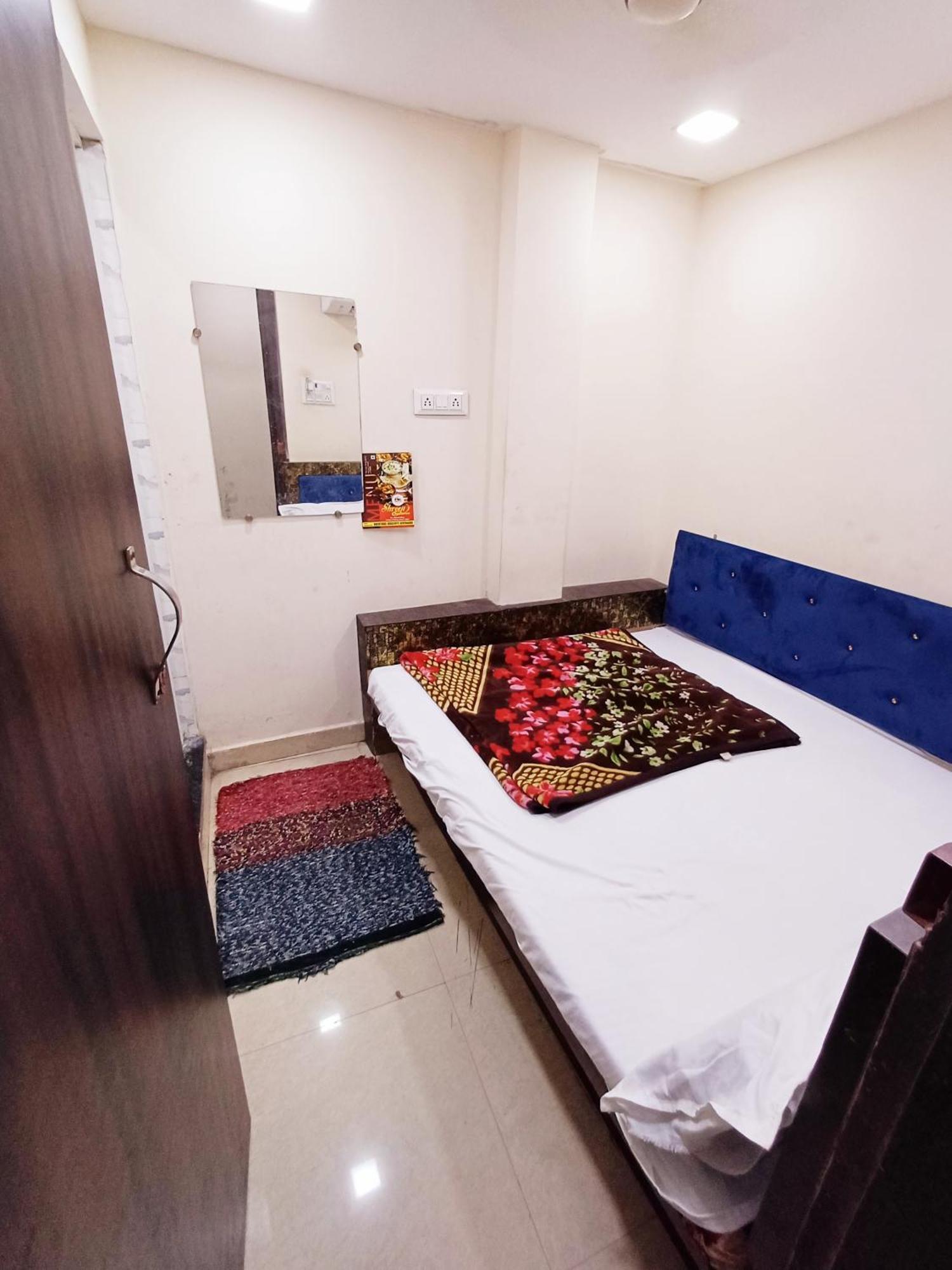 Hotel Blue Tower Inn Удджайн Экстерьер фото
